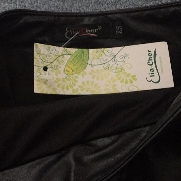 Lia•Cher faux leather skirt 🔥 - Picture 3 of 4